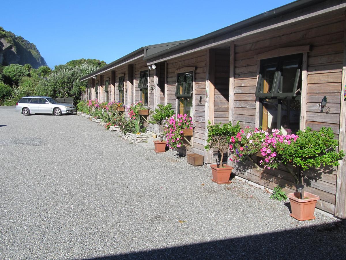 Punakaiki Rocks Hotel & Garden Bar Exterior photo